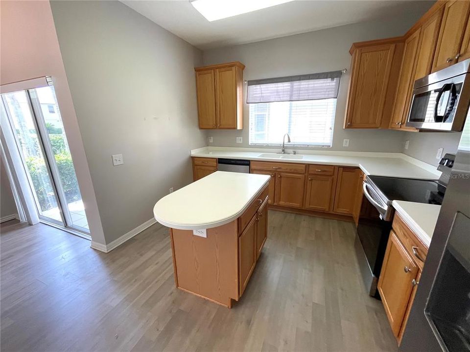 For Rent: $2,400 (3 beds, 2 baths, 1768 Square Feet)