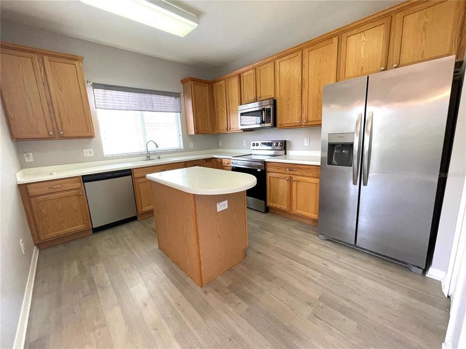 For Rent: $2,400 (3 beds, 2 baths, 1768 Square Feet)