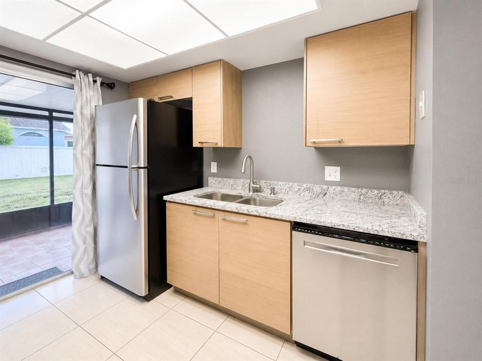 В аренду: $1,700 (2 спален, 2 ванн, 875 Квадратных фут)