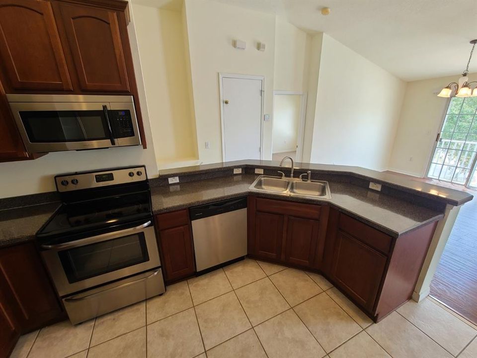 В аренду: $1,750 (2 спален, 2 ванн, 1176 Квадратных фут)