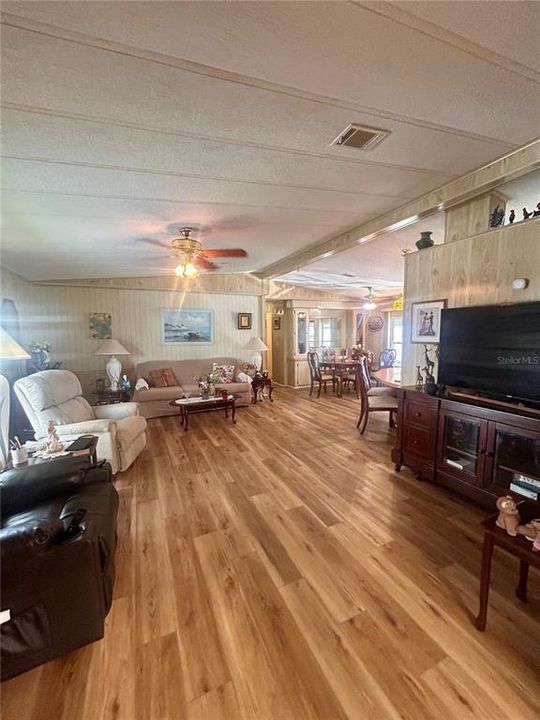 For Sale: $152,000 (2 beds, 2 baths, 1144 Square Feet)