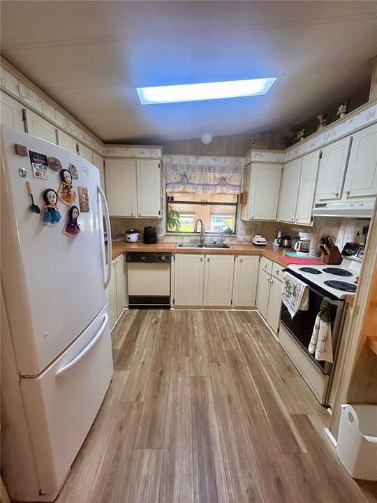 For Sale: $152,000 (2 beds, 2 baths, 1144 Square Feet)