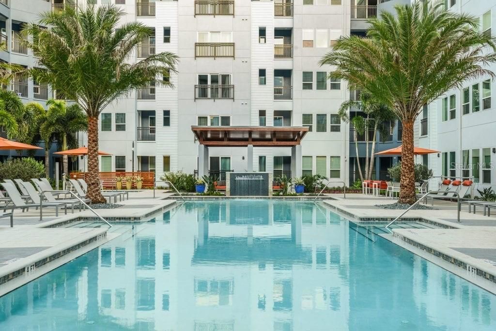 For Rent: $1,968 (1 beds, 1 baths, 577 Square Feet)