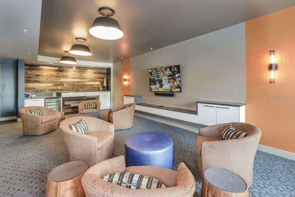 For Rent: $1,968 (1 beds, 1 baths, 577 Square Feet)