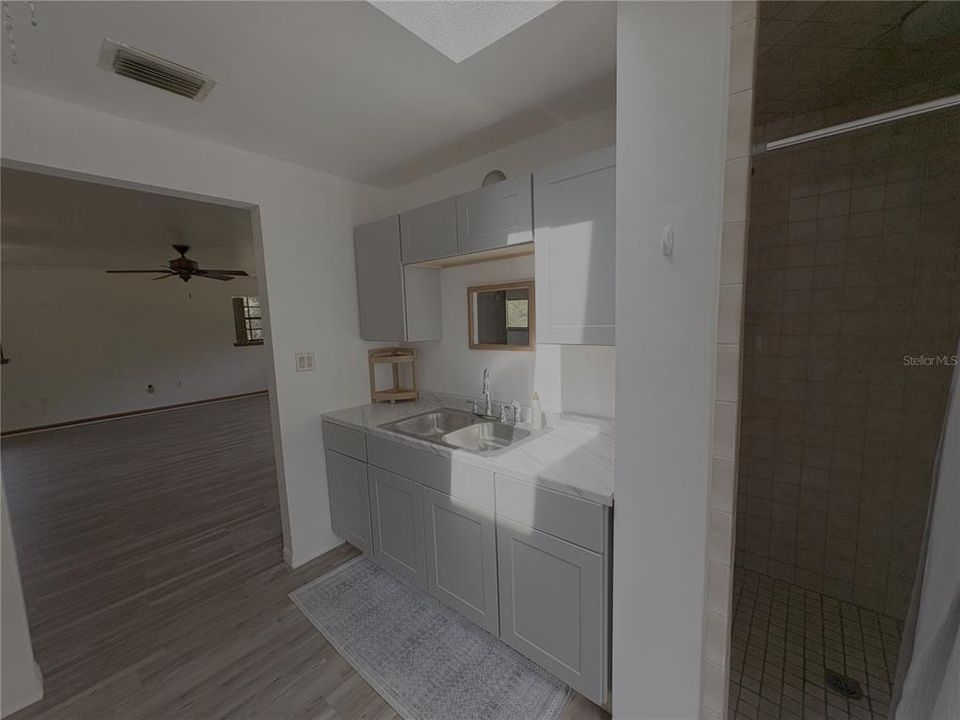 В аренду: $1,260 (0 спален, 1 ванн, 725 Квадратных фут)
