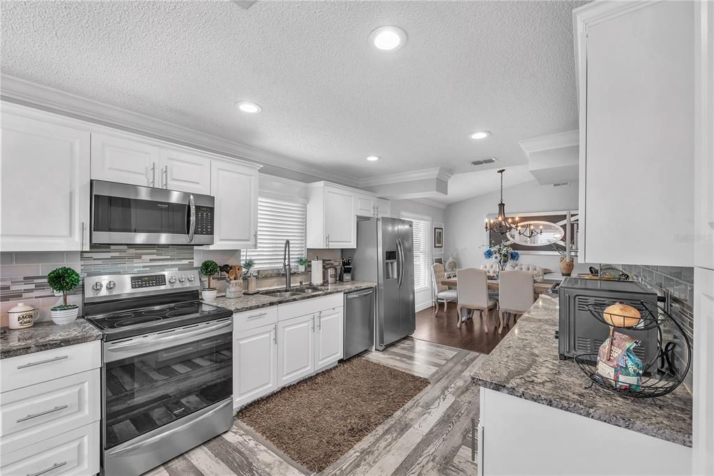 For Sale: $279,000 (2 beds, 2 baths, 1584 Square Feet)
