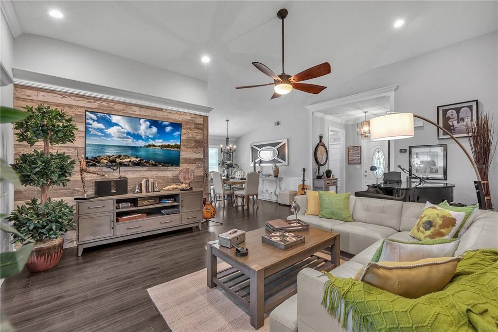 For Sale: $279,000 (2 beds, 2 baths, 1584 Square Feet)