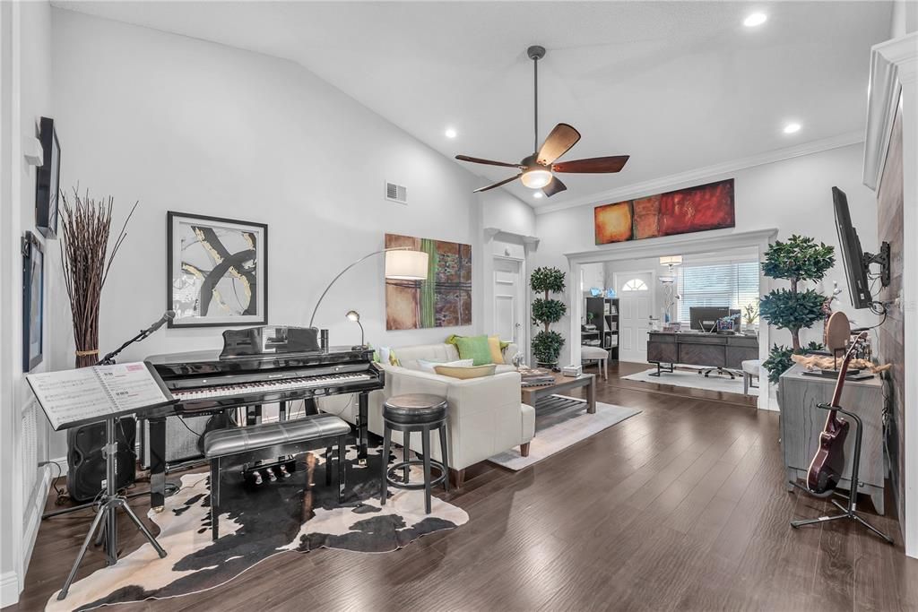 For Sale: $279,000 (2 beds, 2 baths, 1584 Square Feet)