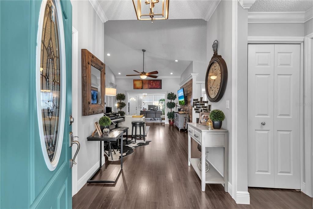For Sale: $279,000 (2 beds, 2 baths, 1584 Square Feet)