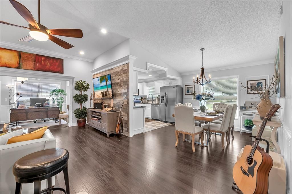 For Sale: $279,000 (2 beds, 2 baths, 1584 Square Feet)