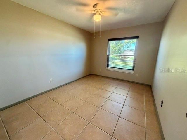 В аренду: $1,900 (4 спален, 2 ванн, 1390 Квадратных фут)