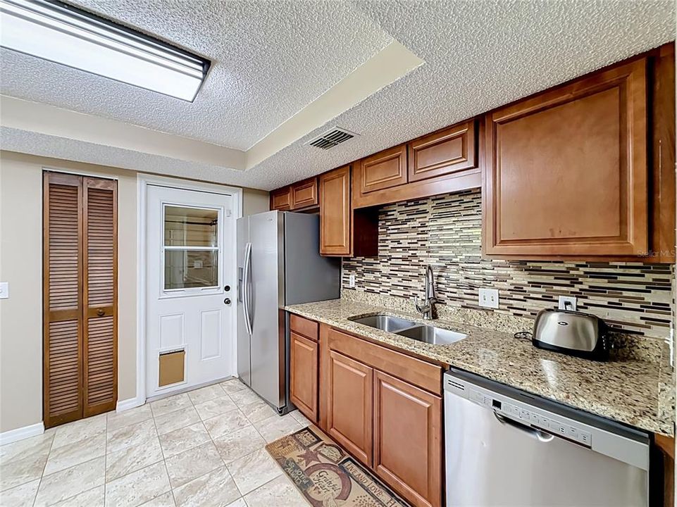 For Sale: $195,000 (3 beds, 2 baths, 1269 Square Feet)