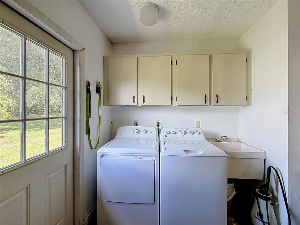 For Sale: $195,000 (3 beds, 2 baths, 1269 Square Feet)