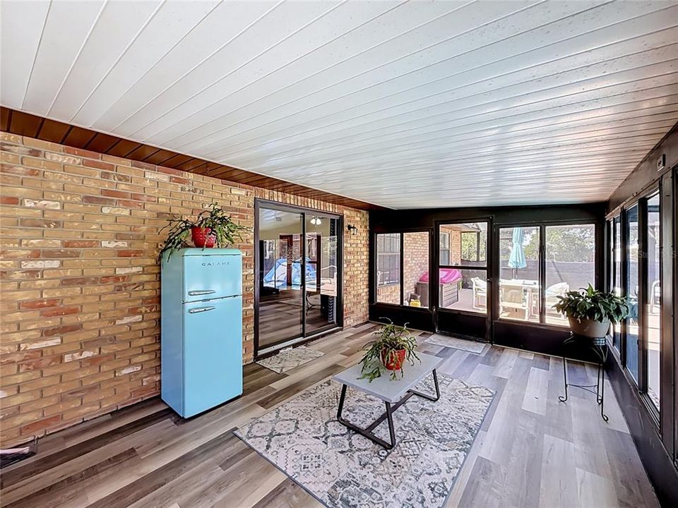 For Sale: $195,000 (3 beds, 2 baths, 1269 Square Feet)