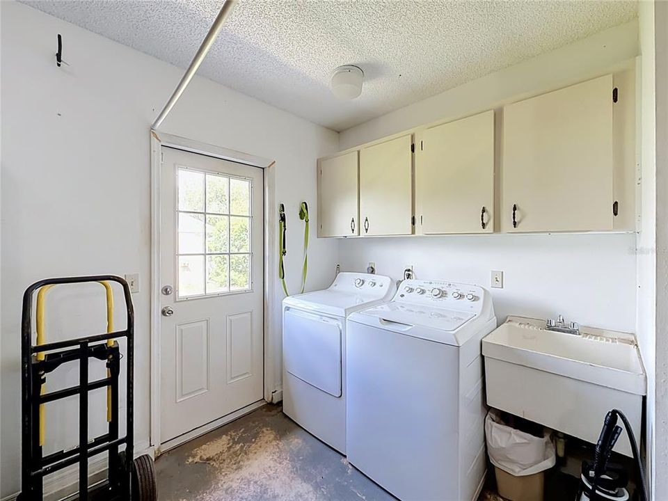 For Sale: $195,000 (3 beds, 2 baths, 1269 Square Feet)