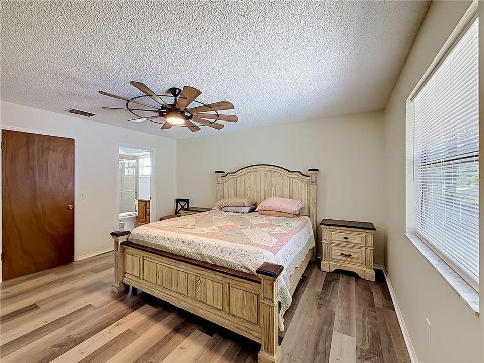 For Sale: $195,000 (3 beds, 2 baths, 1269 Square Feet)
