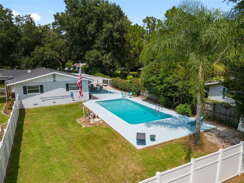 For Sale: $299,999 (3 beds, 2 baths, 1624 Square Feet)