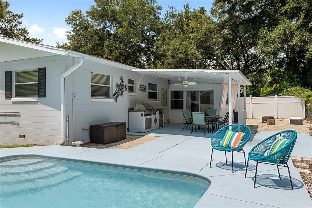 For Sale: $299,999 (3 beds, 2 baths, 1624 Square Feet)