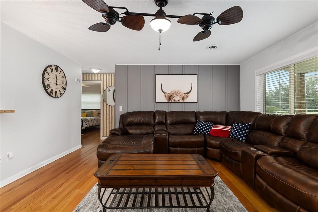 For Sale: $299,999 (3 beds, 2 baths, 1624 Square Feet)