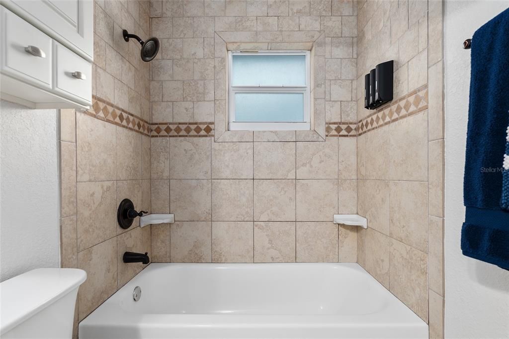 For Sale: $299,999 (3 beds, 2 baths, 1624 Square Feet)