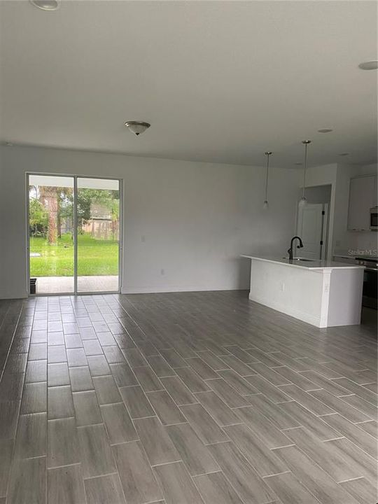 En Renta: $1,800 (4 camas, 2 baños, 1659 Pies cuadrados)