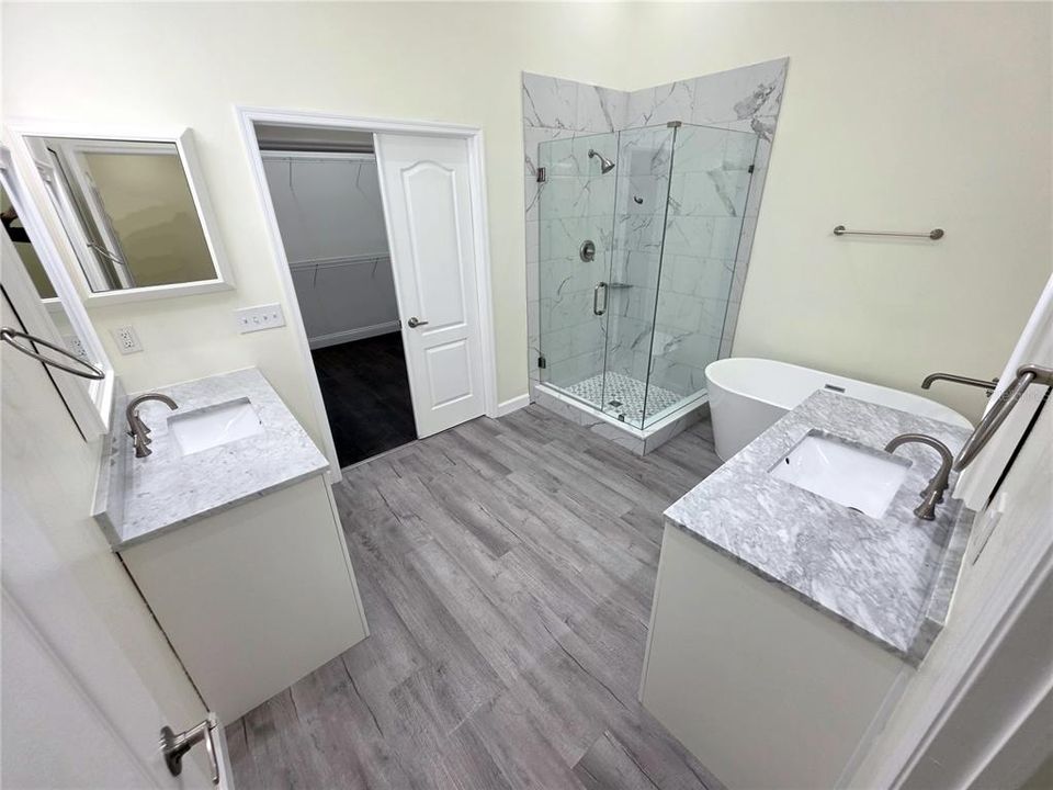For Sale: $339,900 (4 beds, 2 baths, 1836 Square Feet)