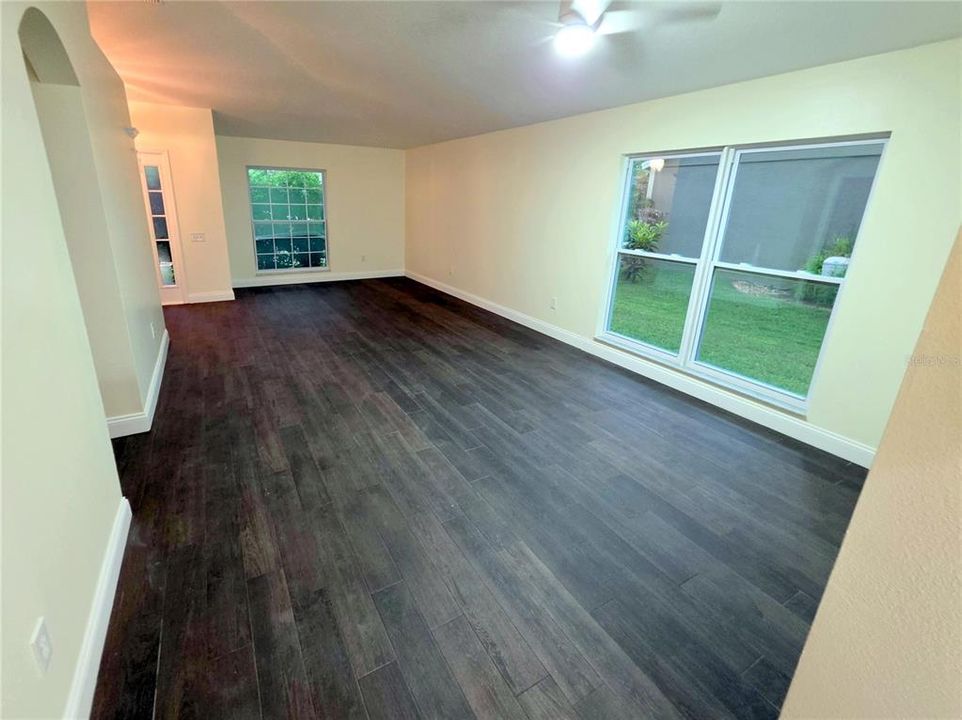 For Sale: $339,900 (4 beds, 2 baths, 1836 Square Feet)