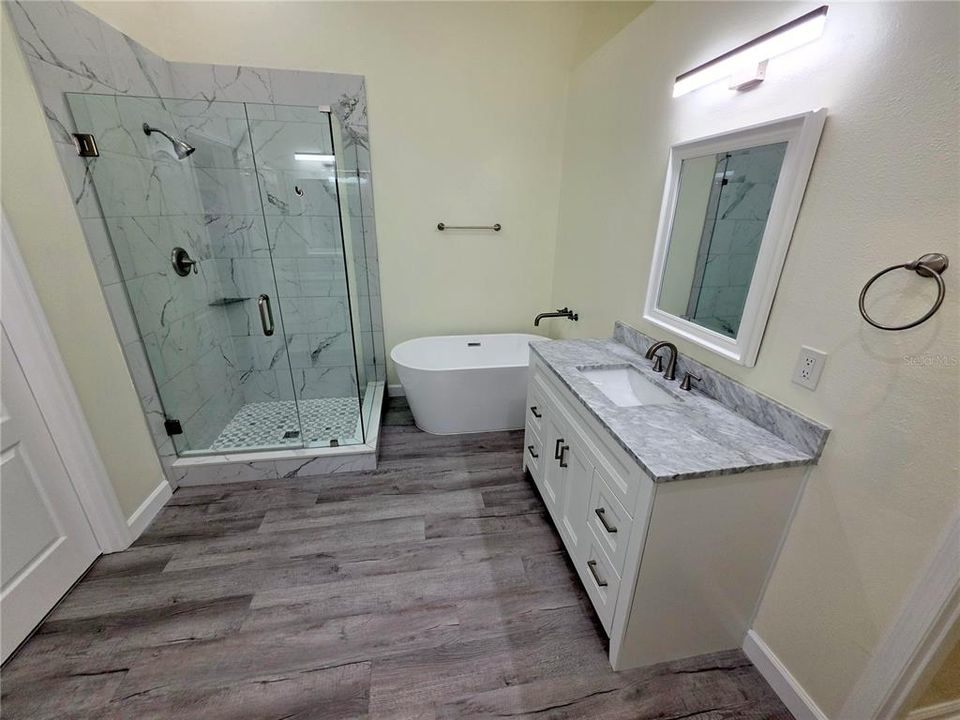 For Sale: $339,900 (4 beds, 2 baths, 1836 Square Feet)