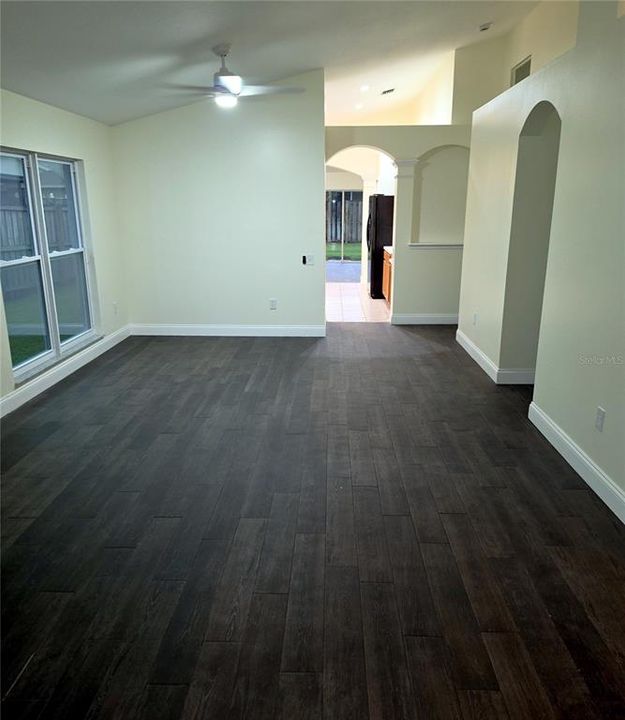 For Sale: $339,900 (4 beds, 2 baths, 1836 Square Feet)