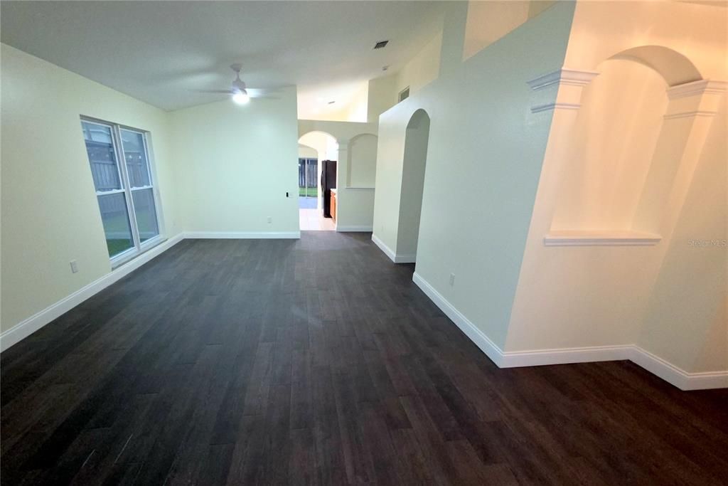For Sale: $339,900 (4 beds, 2 baths, 1836 Square Feet)