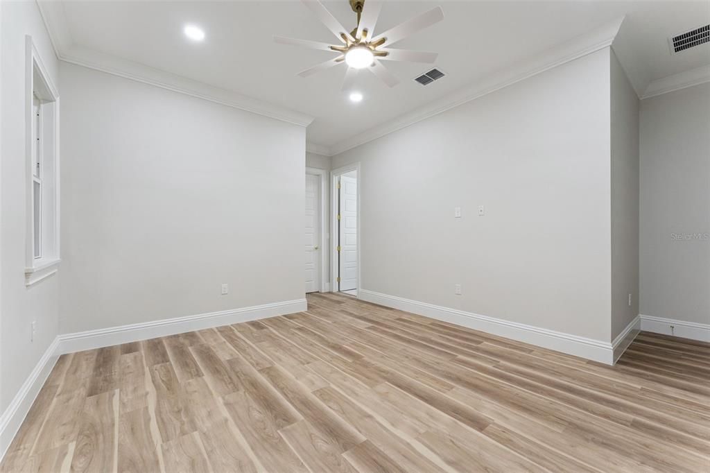 For Sale: $1,250,000 (5 beds, 5 baths, 3502 Square Feet)