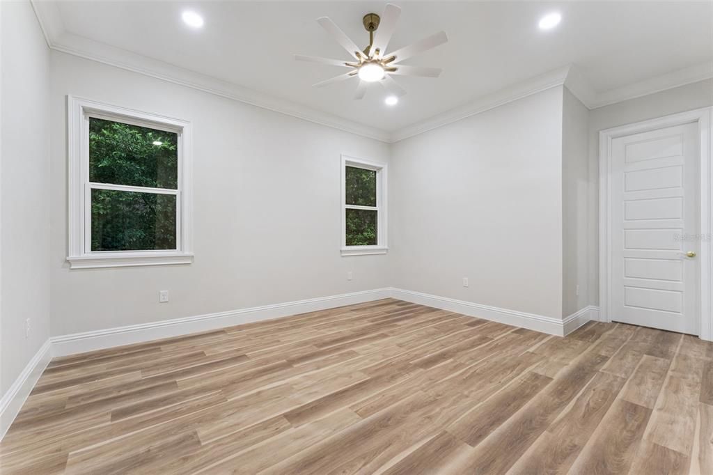 For Sale: $1,250,000 (5 beds, 5 baths, 3502 Square Feet)