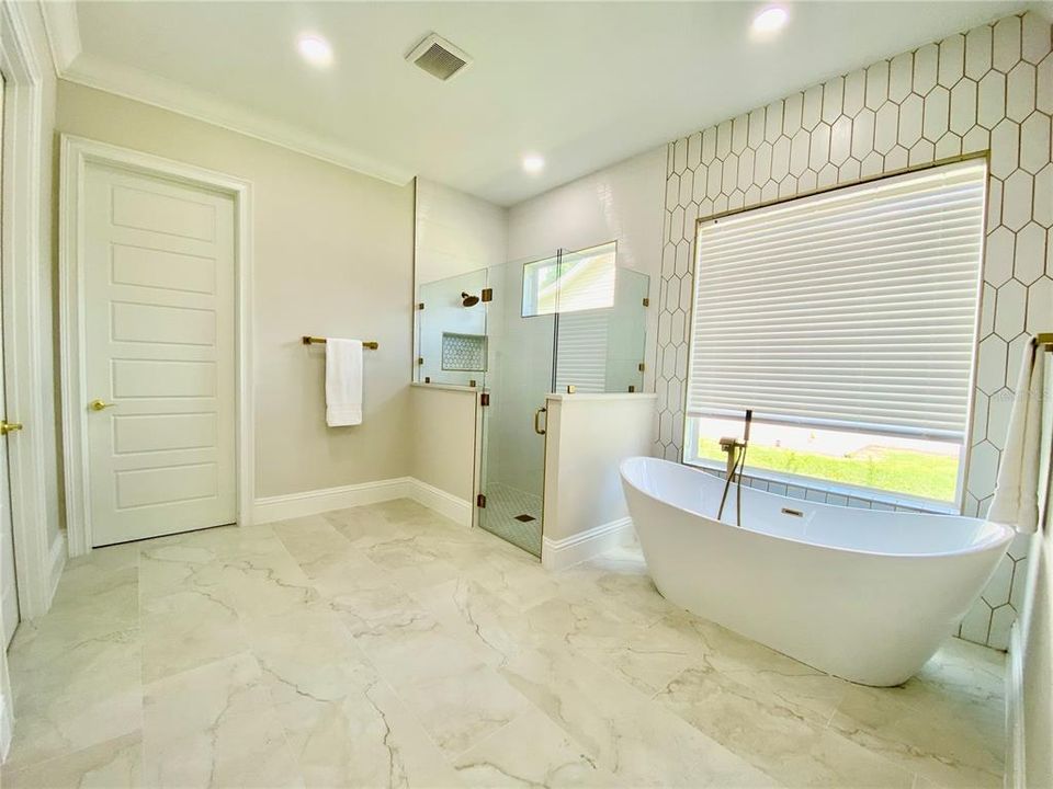 For Sale: $1,250,000 (5 beds, 5 baths, 3502 Square Feet)