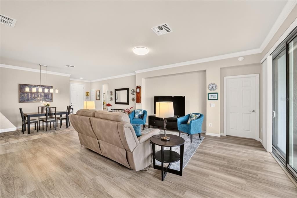 For Sale: $399,900 (3 beds, 2 baths, 1736 Square Feet)