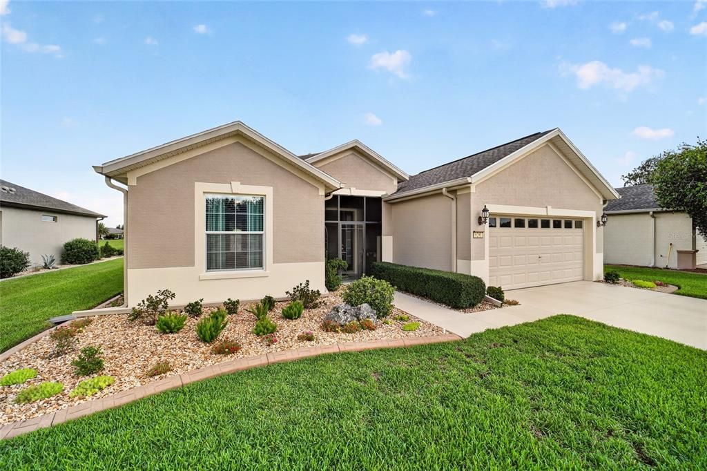 For Sale: $399,900 (3 beds, 2 baths, 1736 Square Feet)