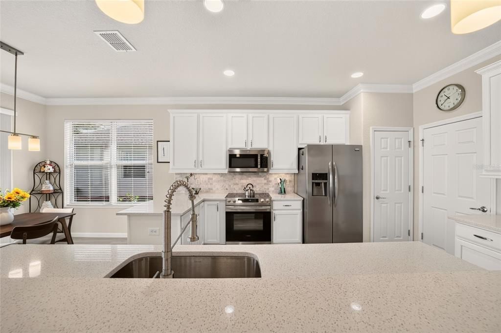 For Sale: $399,900 (3 beds, 2 baths, 1736 Square Feet)