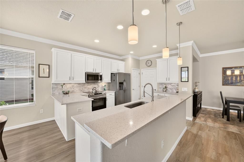 For Sale: $399,900 (3 beds, 2 baths, 1736 Square Feet)