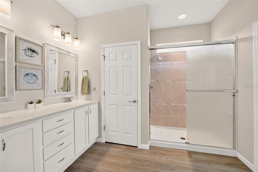 For Sale: $399,900 (3 beds, 2 baths, 1736 Square Feet)