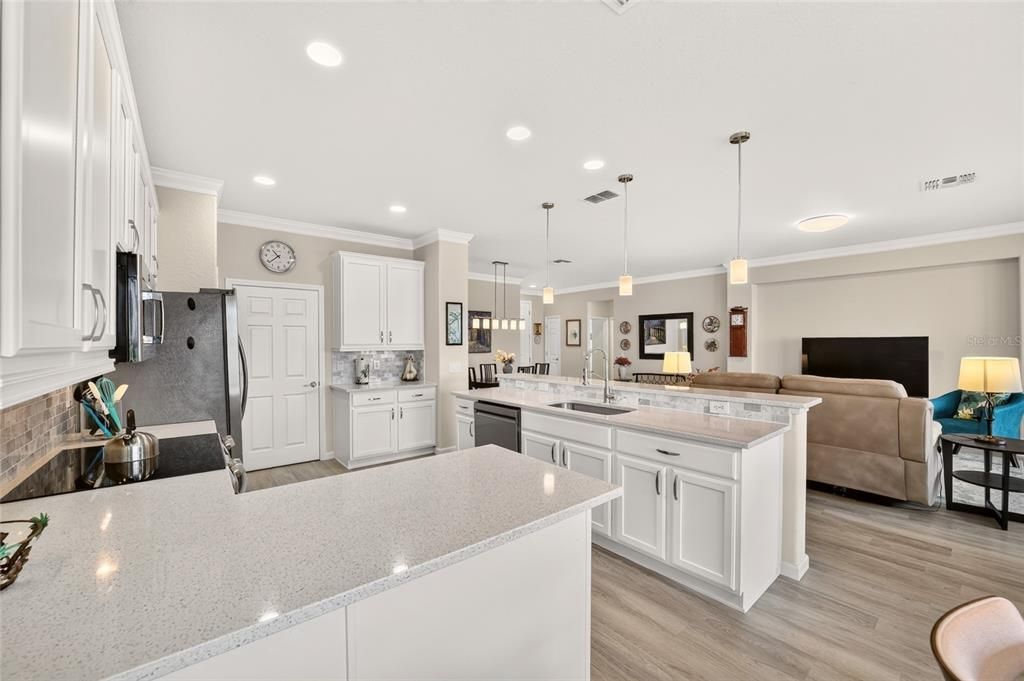 For Sale: $399,900 (3 beds, 2 baths, 1736 Square Feet)