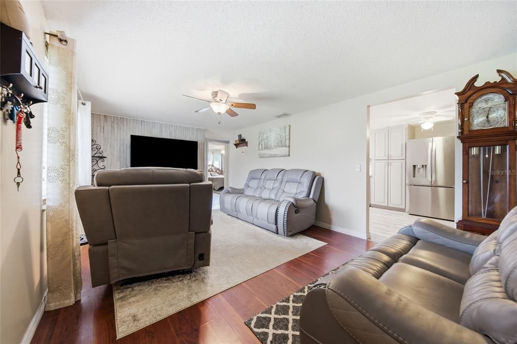 For Sale: $305,000 (3 beds, 2 baths, 1220 Square Feet)