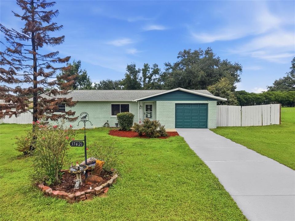 For Sale: $305,000 (3 beds, 2 baths, 1220 Square Feet)