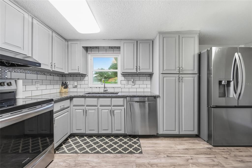 For Sale: $305,000 (3 beds, 2 baths, 1220 Square Feet)