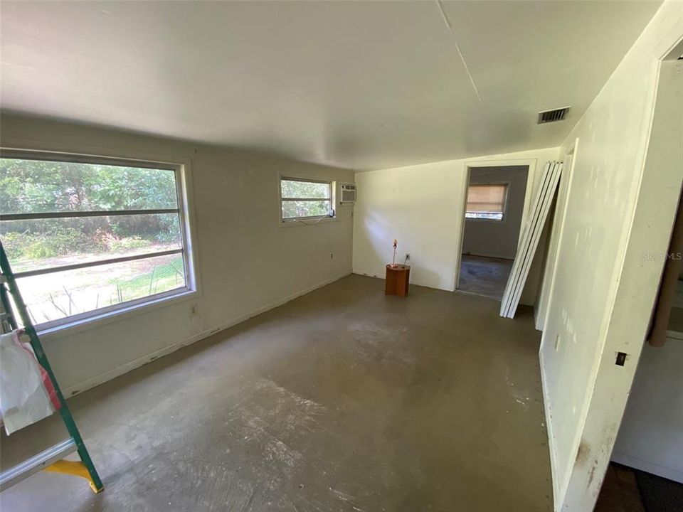 En Venta: $360,000 (4 camas, 2 baños, 1664 Pies cuadrados)