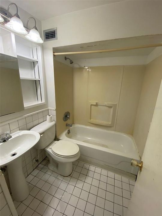 En Venta: $360,000 (4 camas, 2 baños, 1664 Pies cuadrados)