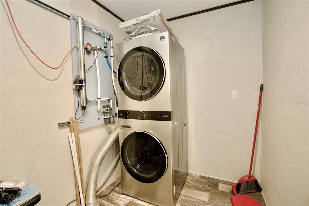 На продажу: $239,900 (4 спален, 2 ванн, 1836 Квадратных фут)