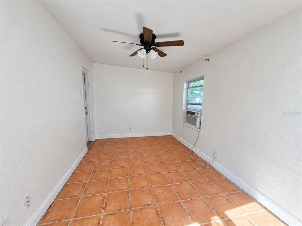 En Venta: $499,000 (4 camas, 2 baños, 1326 Pies cuadrados)