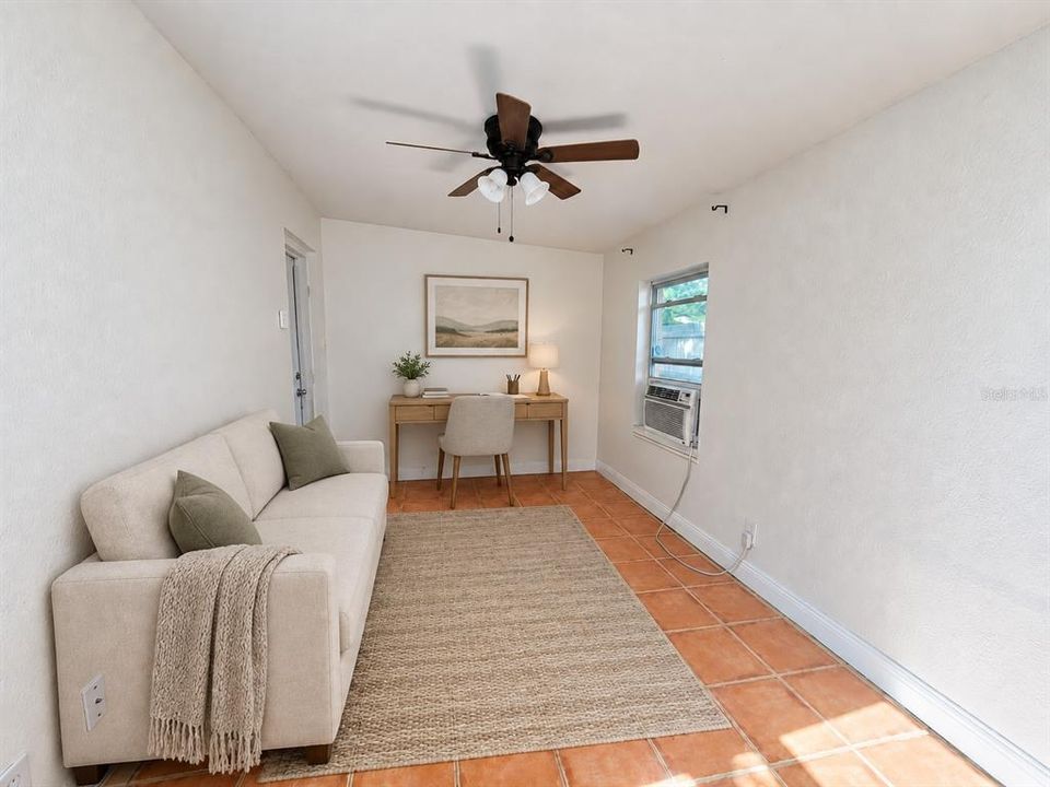 En Venta: $499,000 (4 camas, 2 baños, 1326 Pies cuadrados)