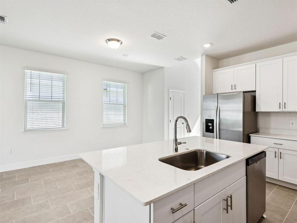For Rent: $2,900 (4 beds, 2 baths, 2082 Square Feet)