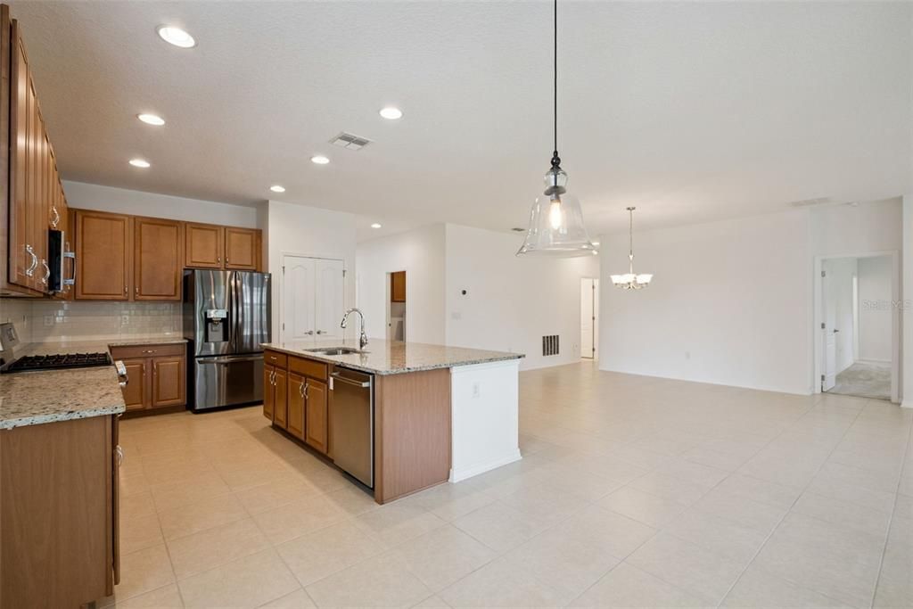 For Sale: $519,000 (3 beds, 3 baths, 2356 Square Feet)