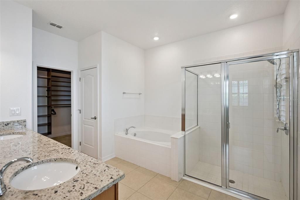 For Sale: $519,000 (3 beds, 3 baths, 2356 Square Feet)